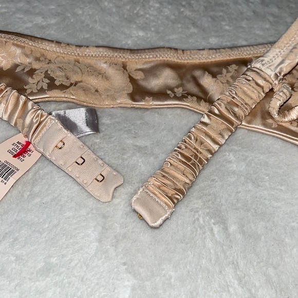 NWOT Beige Brocade Victoria Secret Garter Belt - Picture 8 of 11